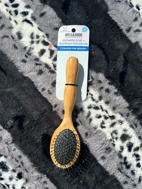 🐾2/$8 Natural Wood Cushion Pin Brush